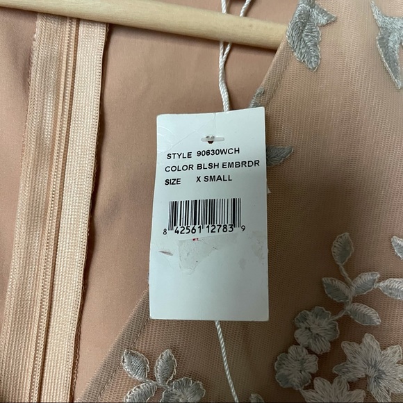 WAYF Oakfield Embroidered Dress - Picture 6 of 7